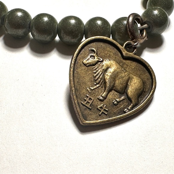 Chinese Horoscope Ox Oxen Sign Charm Stretch Bracelet Mala Round Green Beads - Picture 2 of 4